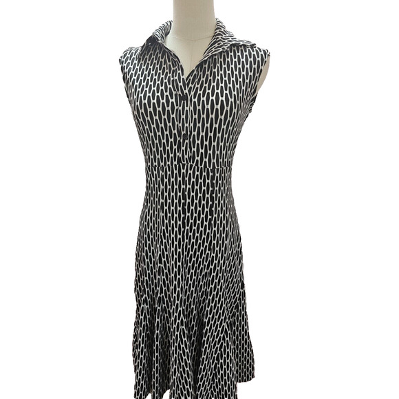 Just‎ Taylor Dress Black White Geometric Short Sleeve Fit Flare Button 2 Small S - Picture 1 of 6